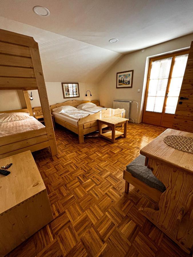 Guesthouse Smogavc Зрече Екстер'єр фото