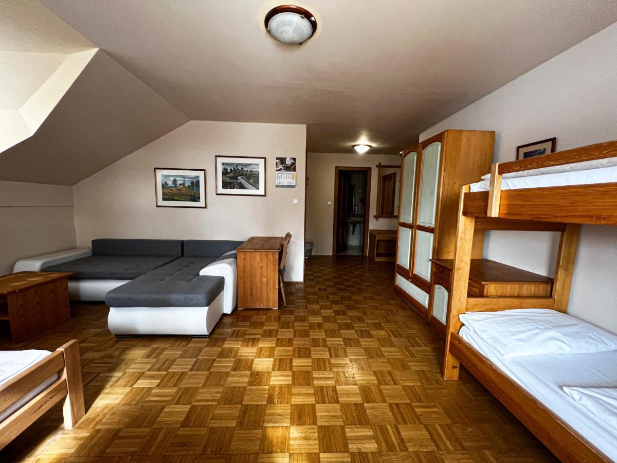 Guesthouse Smogavc Зрече Екстер'єр фото