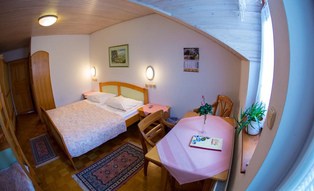 Guesthouse Smogavc Зрече Екстер'єр фото
