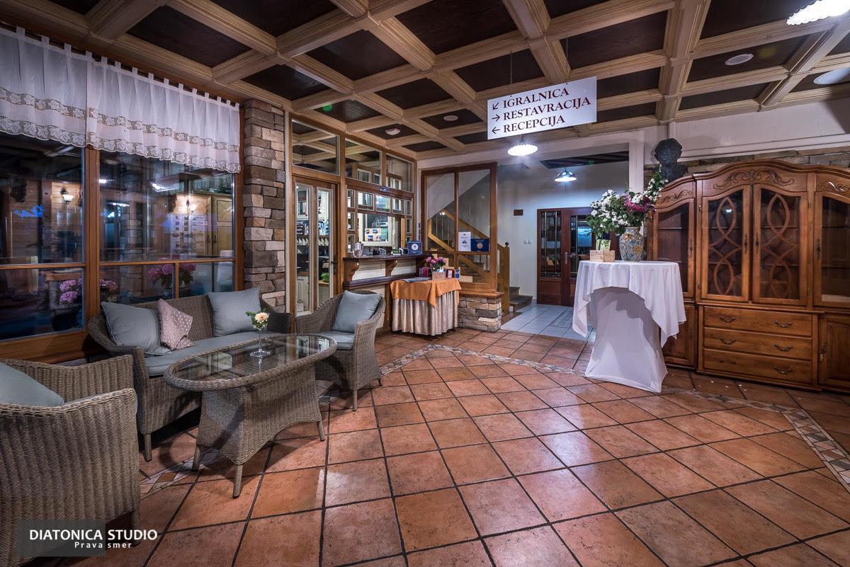 Guesthouse Smogavc Зрече Екстер'єр фото